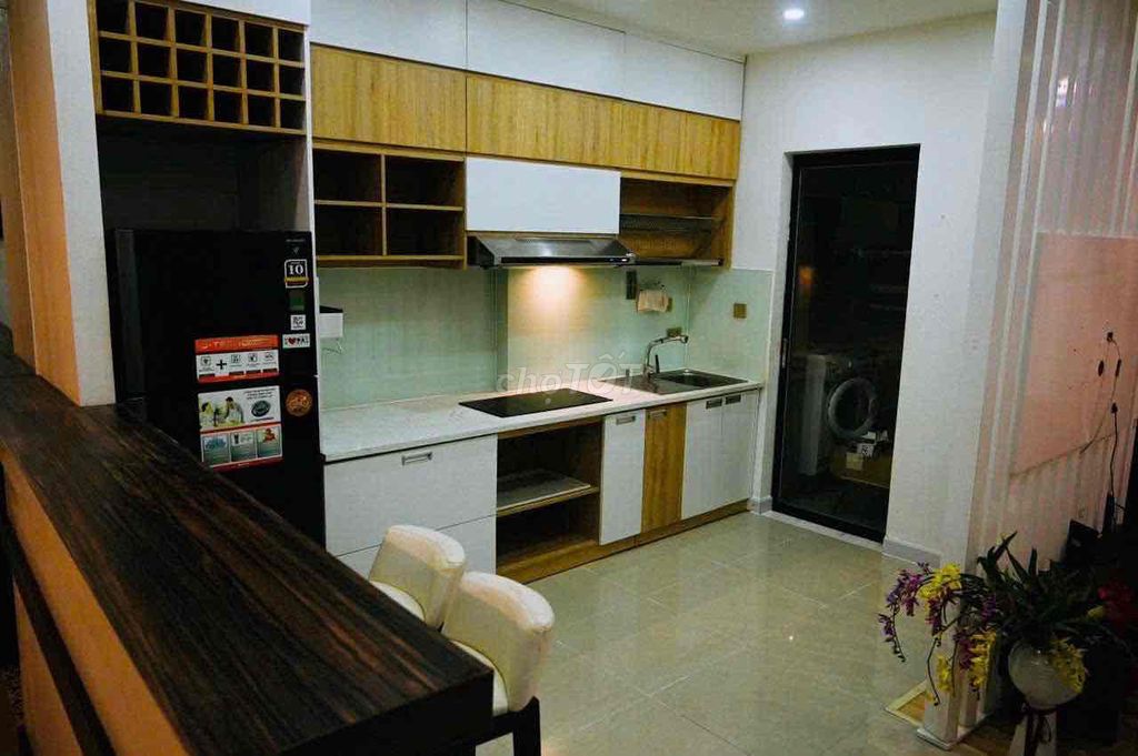 3 rooms, full furniture for rent 11 million in Era Town District 7