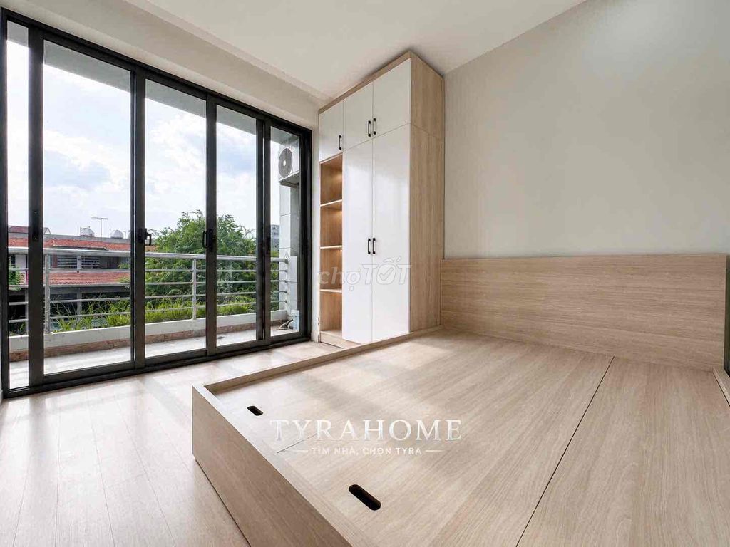 Renting the Guardian as a bedroom - Bancony - Full interior, washing machine.