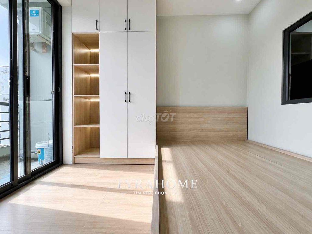 Renting the Guardian as a bedroom - Bancony - Full interior, washing machine.