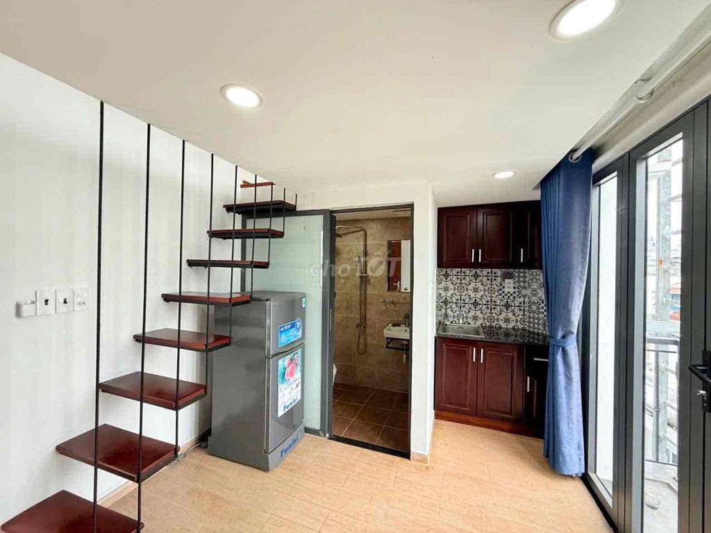 Nguyễn Duy Trinh has a nice view balcony