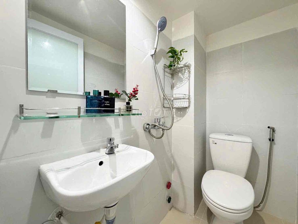 Rent tone white cream beautiful right into the middle of the day, hahh,ou...