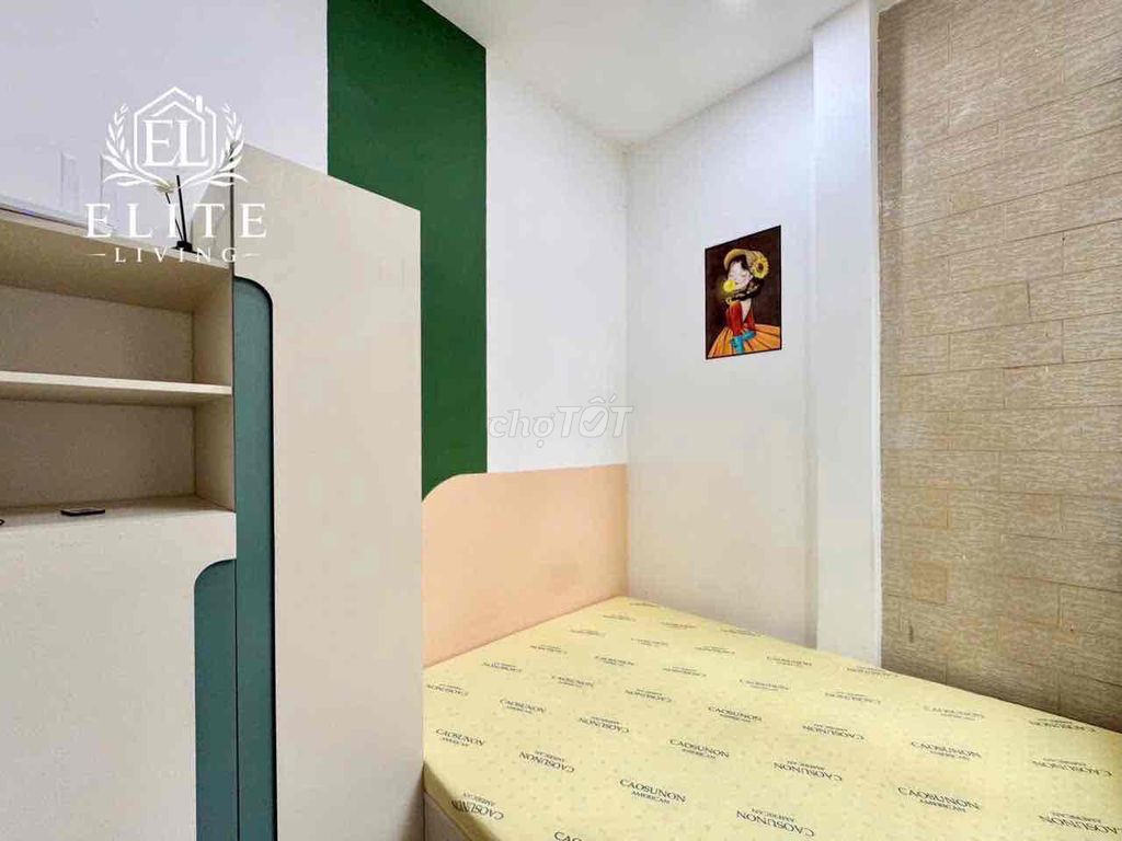 The 2nd Guardian of the Biological Sleep Room points to the universities.