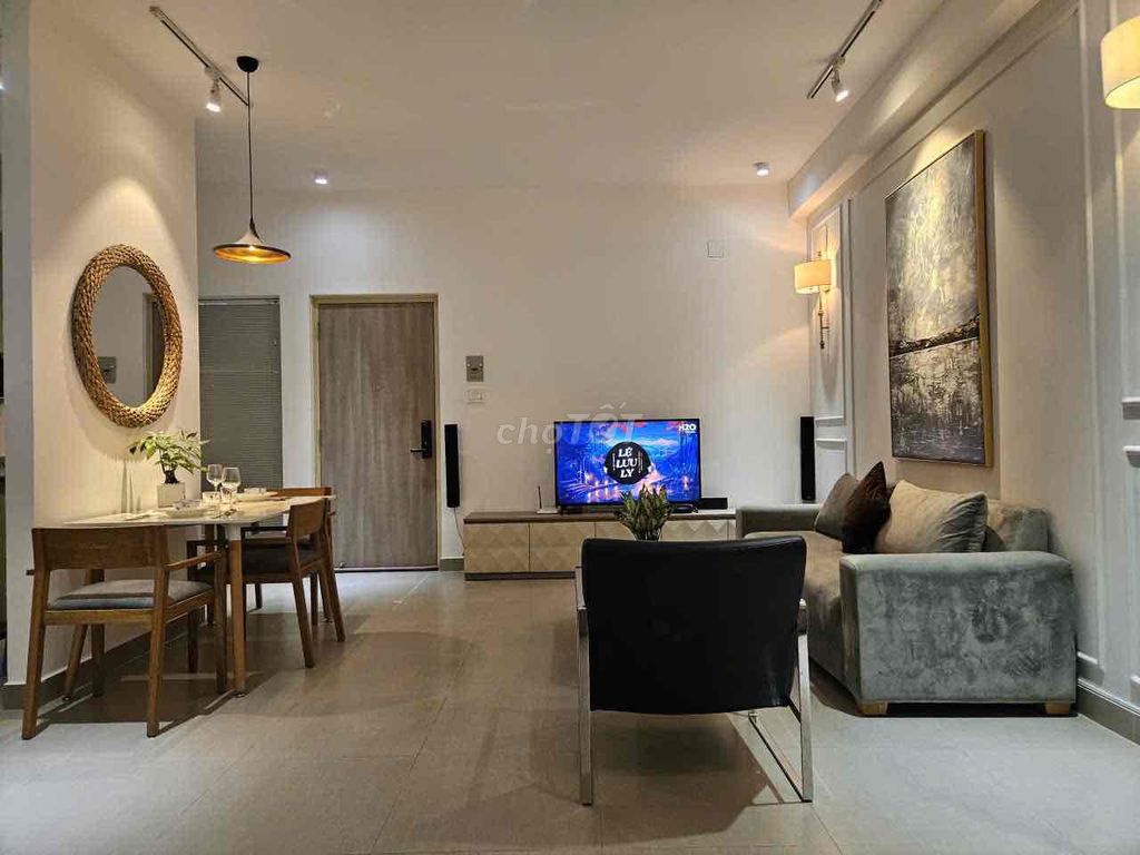 Open the 10th District apartment, now!