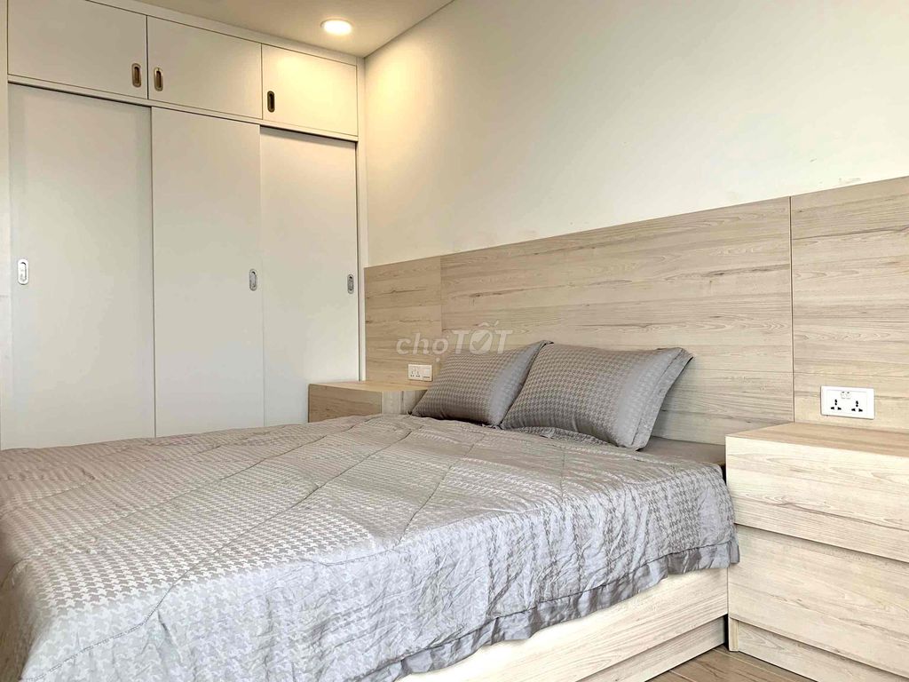 Hongdom101 is renting a two bedroom. Three bedrooms.