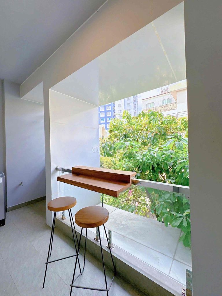dv-full interior one-studio balcony-tangled Chu Văn An