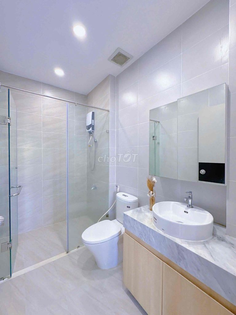 dv-full interior one-studio balcony-tangled Chu Văn An