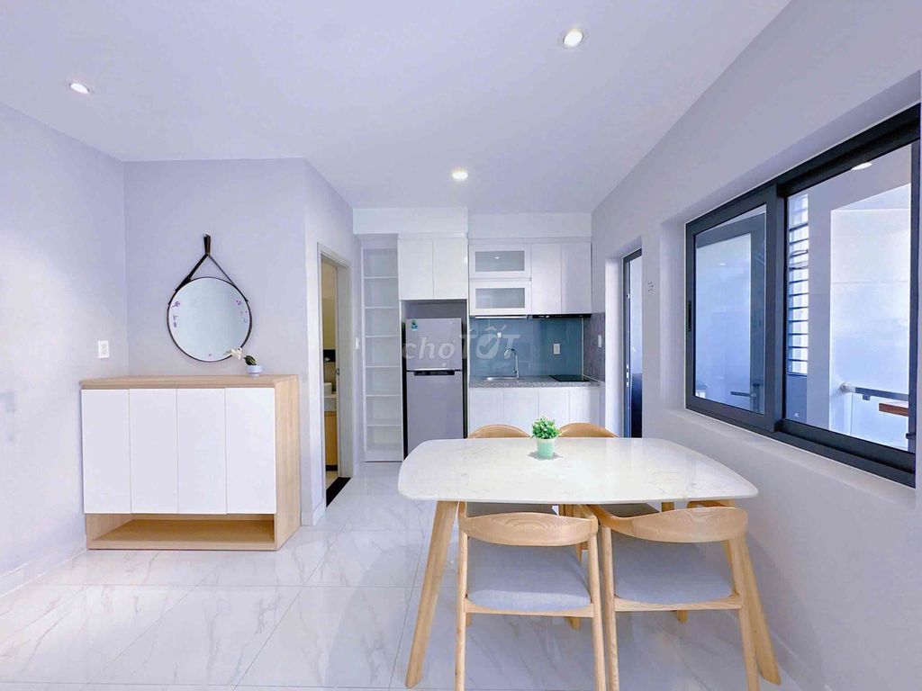 dv-full interior one-studio balcony-tangled Chu Văn An