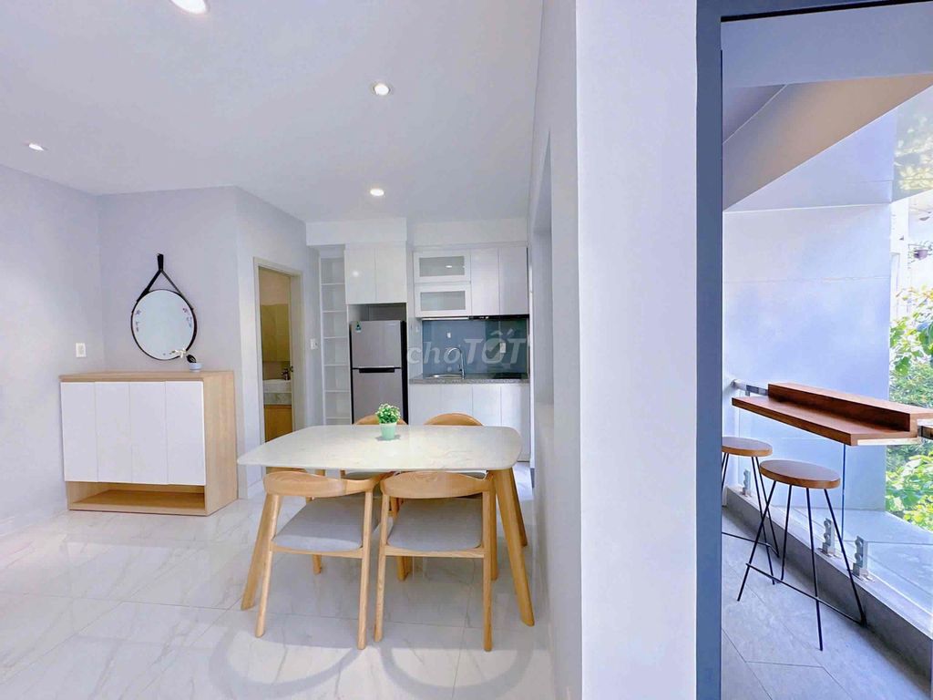 dv-full interior one-studio balcony-tangled Chu Văn An