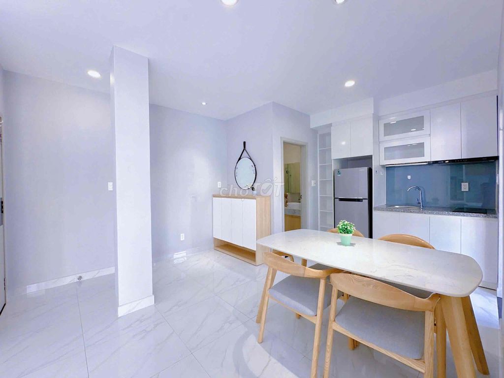 dv-full interior one-studio balcony-tangled Chu Văn An