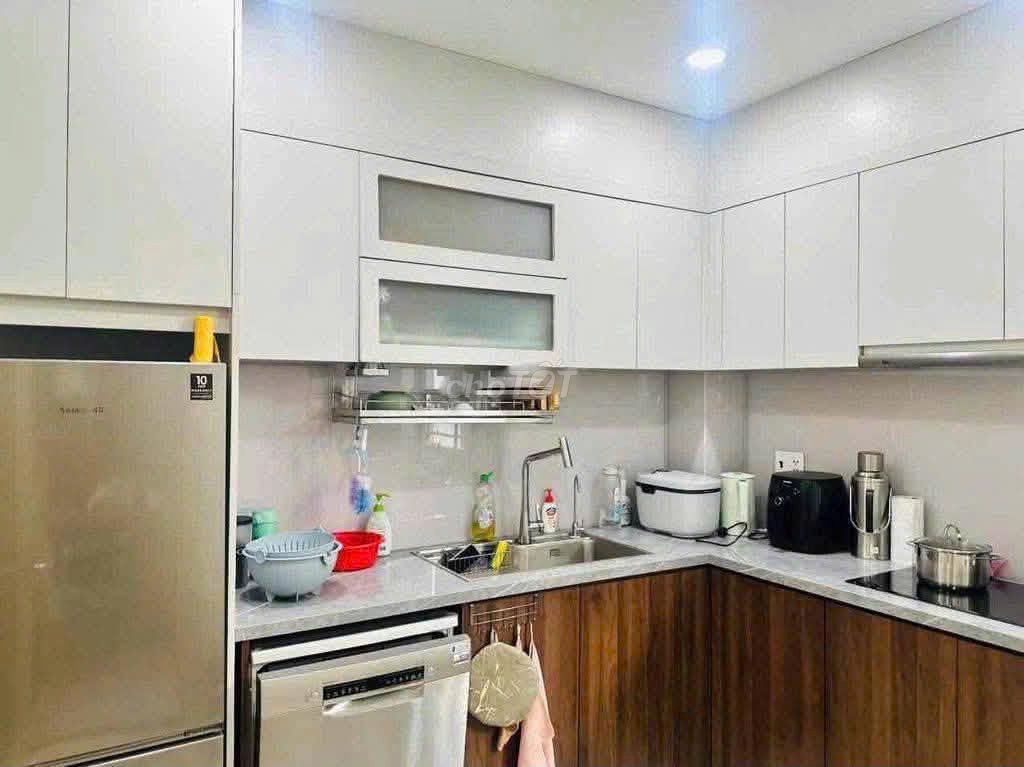 Rent Him Lam Chợ Lớn 97 M2, 2 bedrooms, full interior for 13 million a month.
