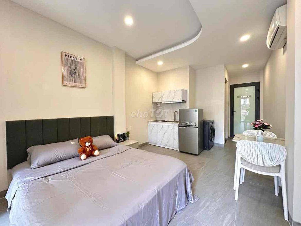 Clear a full-on studio with balconies near District 12 hospital.