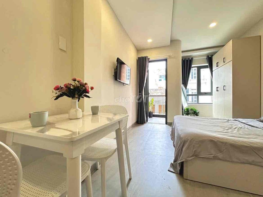 Clear a full-on studio with balconies near District 12 hospital.