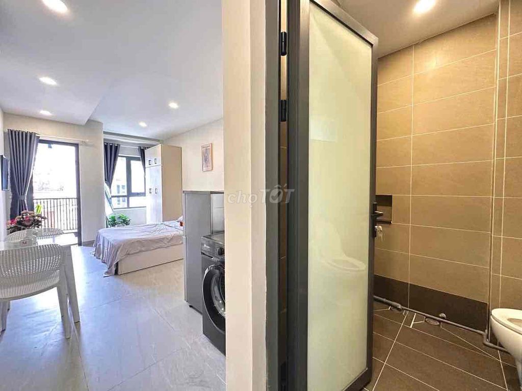 Clear a full-on studio with balconies near District 12 hospital.