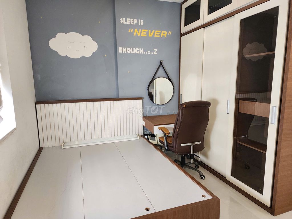 We need to get this apartment to Tara in a hurry. 1 A Tạ Quang Bửu-7.6. District 8