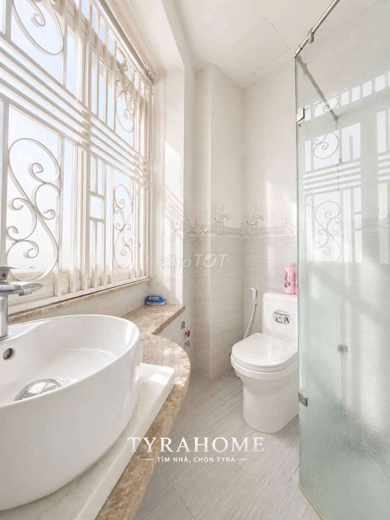A Bancony Bedroom. Homeway Style. Ladies and gentlemen, Bình Thạnh.