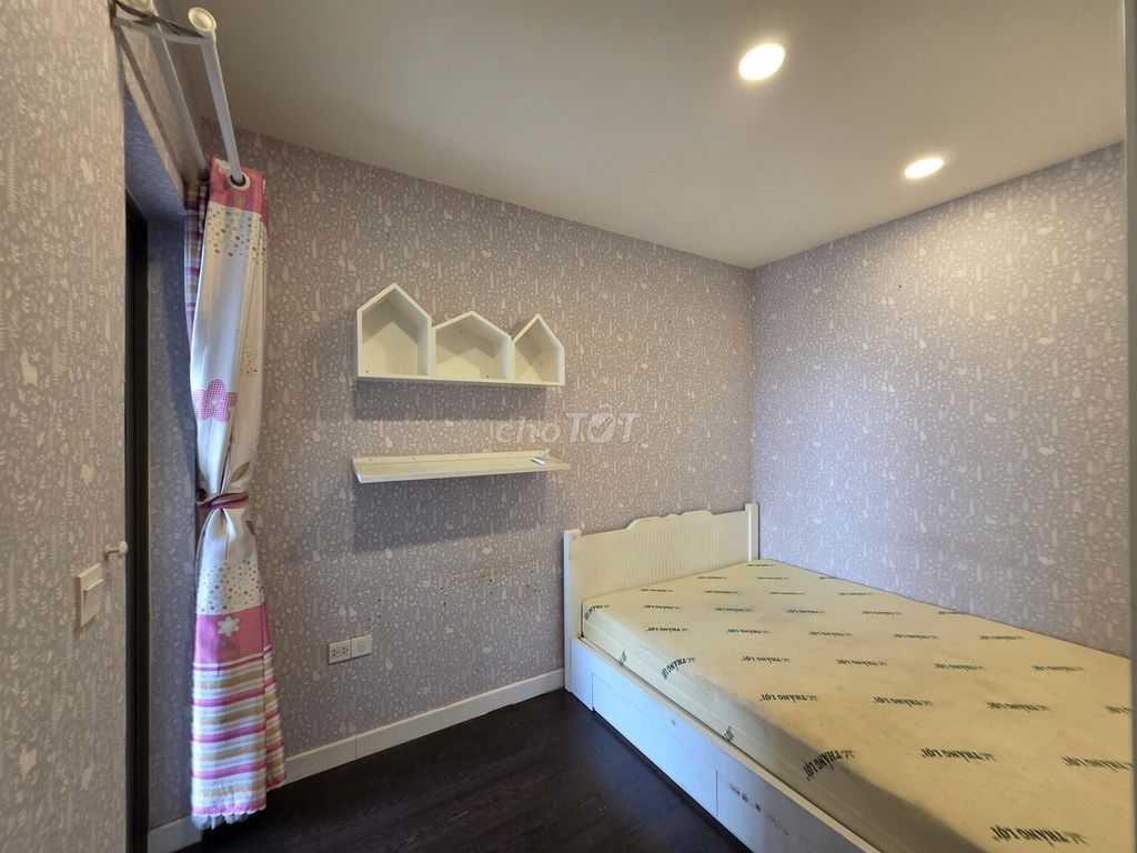 A super-prime apartment is only 16 million, two bedrooms, two Botanica Premier toilets.