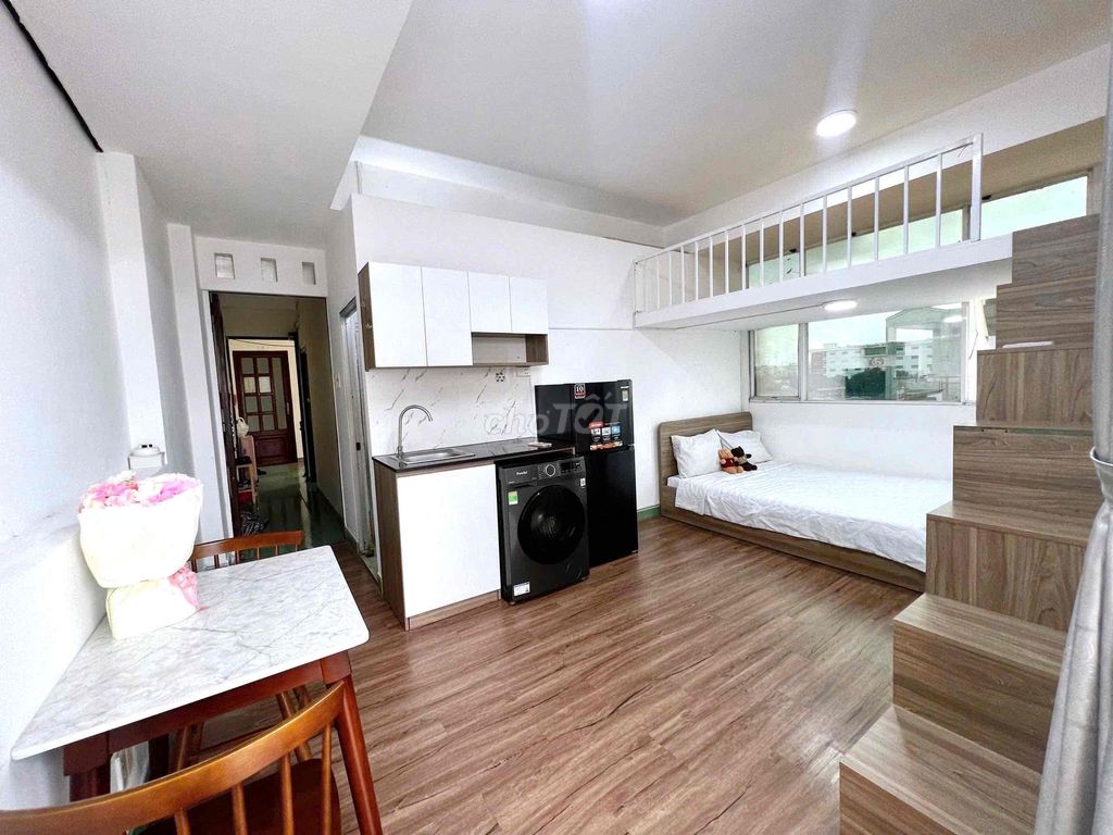 Rent a balcony near ueh University, huflit,