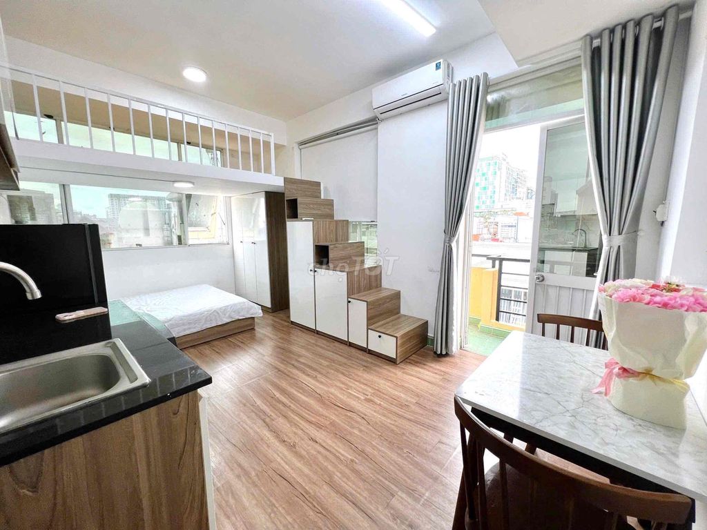 Rent a balcony near ueh University, huflit,