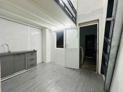 The kitchen toilet room is open windows. The air conditioning has refrigerators.