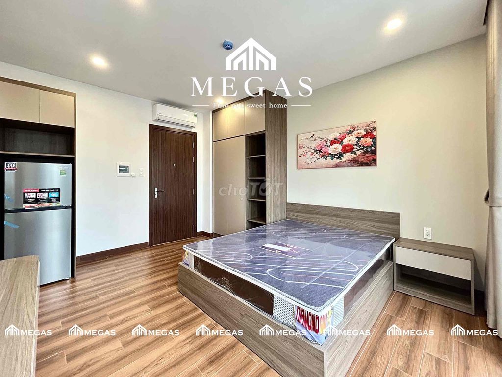 Rent the balcony studio, full interior, global.