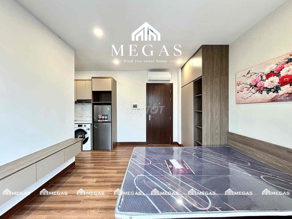 Rent the balcony studio, full interior, global.