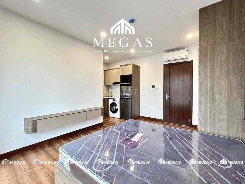 Rent the balcony studio, full interior, global.