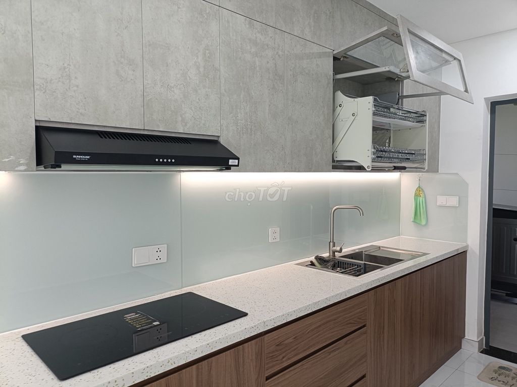 Rent two basic interior rooms, diammond Celadon City, in in place.