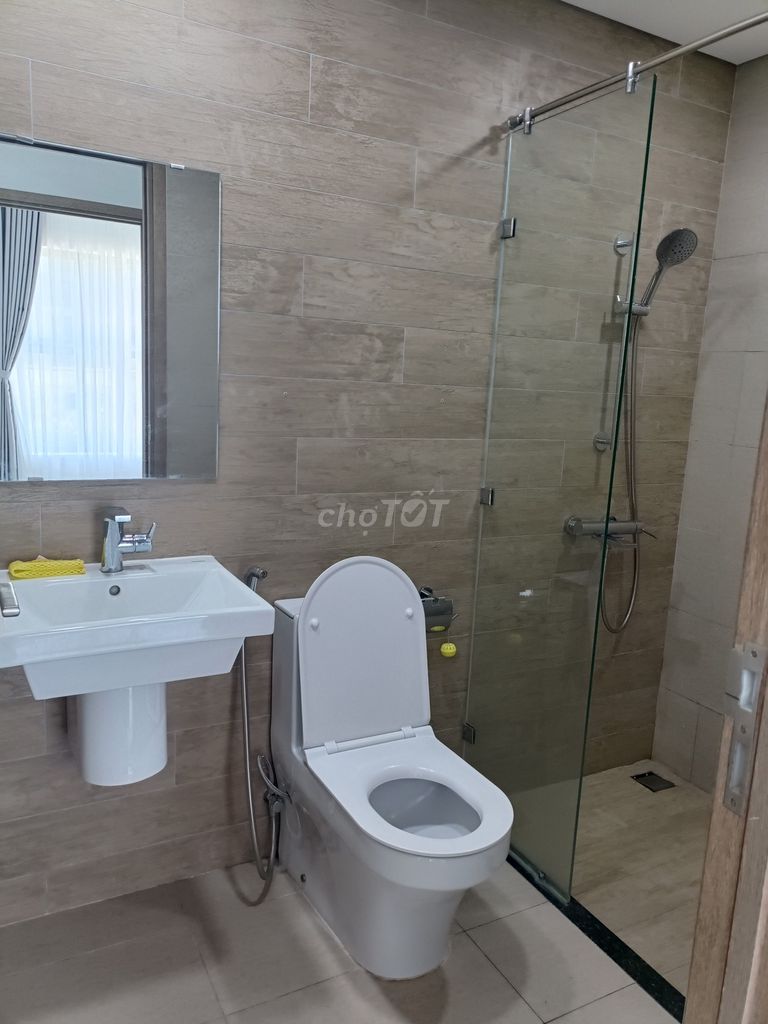 Rent two basic interior rooms, diammond Celadon City, in in place.
