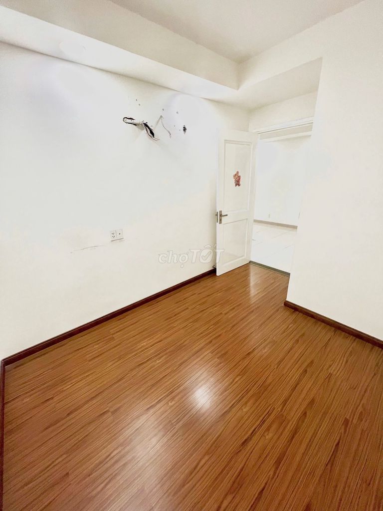 Rent two full-house bedrooms at Lavita Garden, and few nice ones.