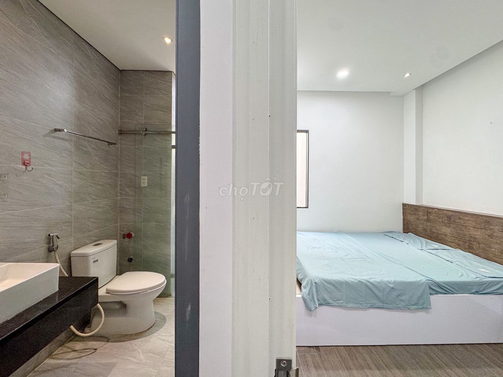 Room one full bedroom, elevator at the end of the drain.
