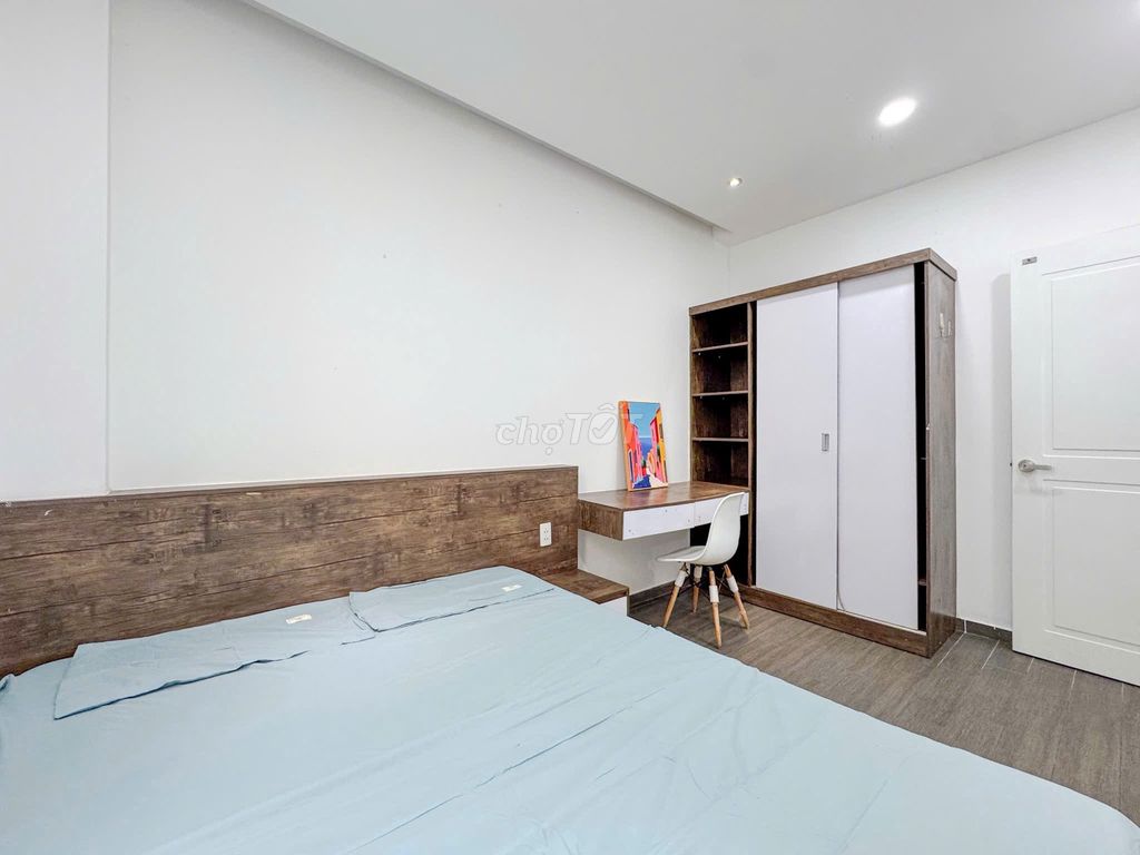 Room one full bedroom, elevator at the end of the drain.