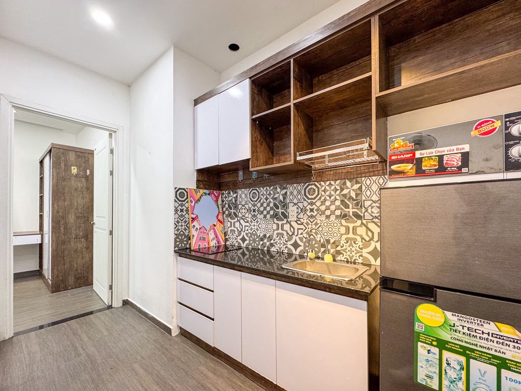 Room one full bedroom, elevator at the end of the drain.