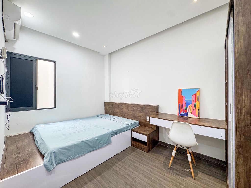 Room one full bedroom, elevator at the end of the drain.