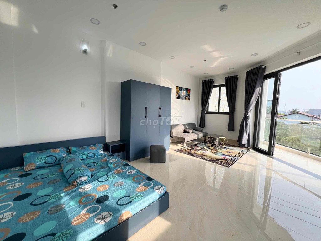 The super wide balcony studio right in front of Vườn Lài large interior