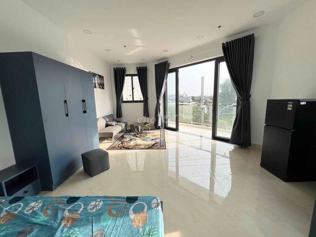 The super wide balcony studio right in front of Vườn Lài large interior