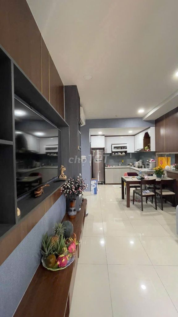 Rent Richstar 40 feet, 3 bedrooms, 2 toilets, Price: 15 million a month.