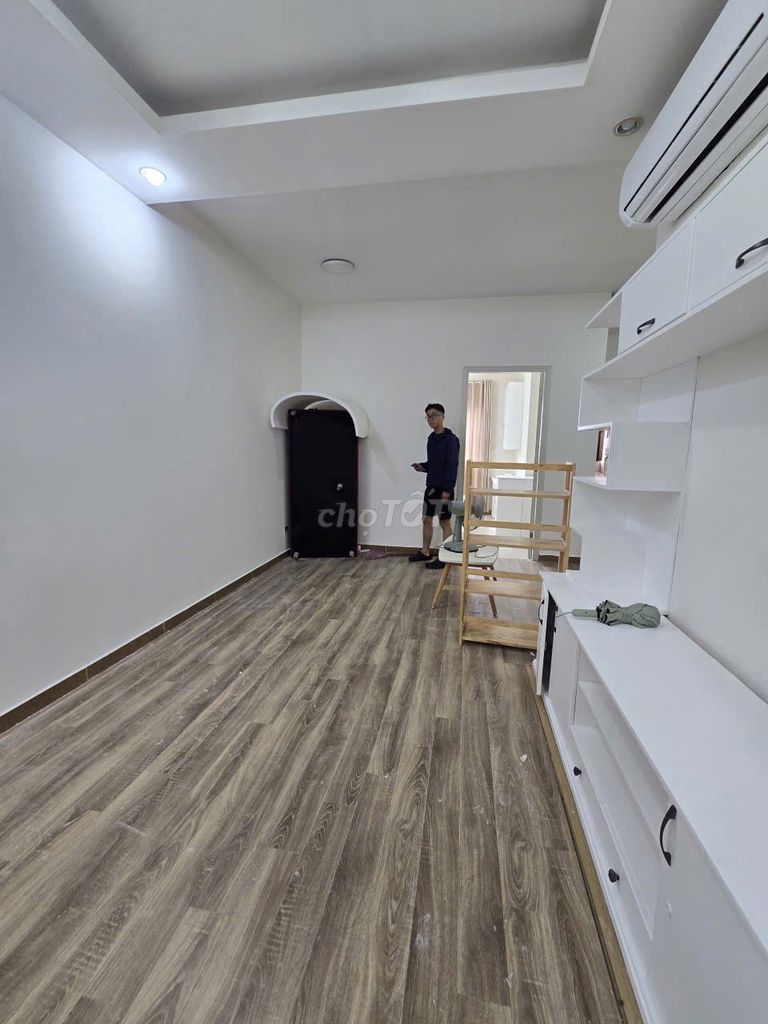 Era Town a bedroom for $1.7 million a month.