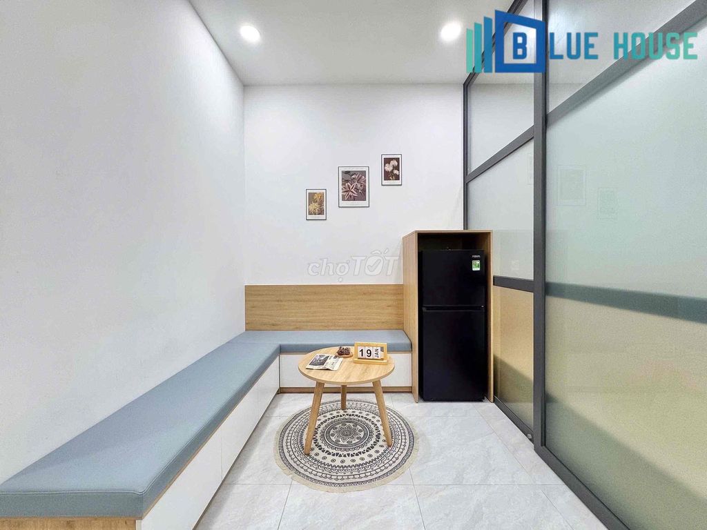 Room service. One bedroom. A balcony. Full's private washing machine.
