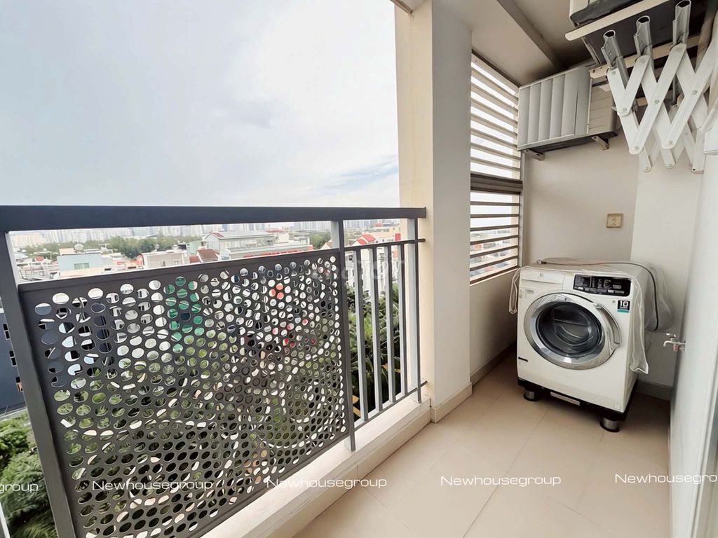 Rent apartment three bedrooms.