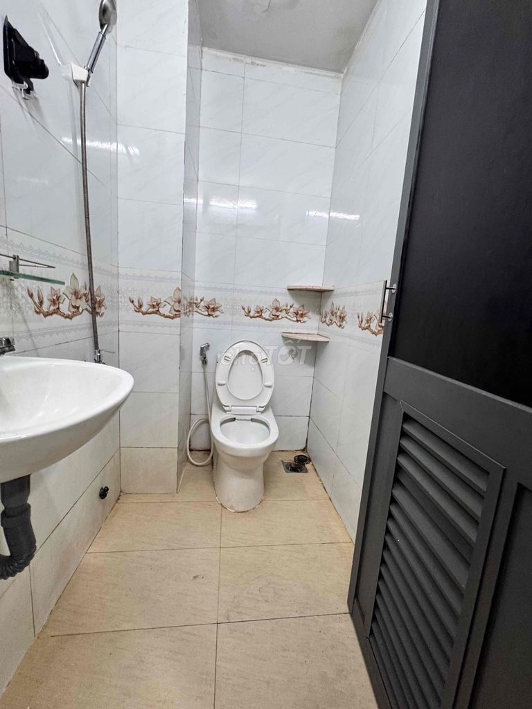 It was the owner who rented the apartment on foot.