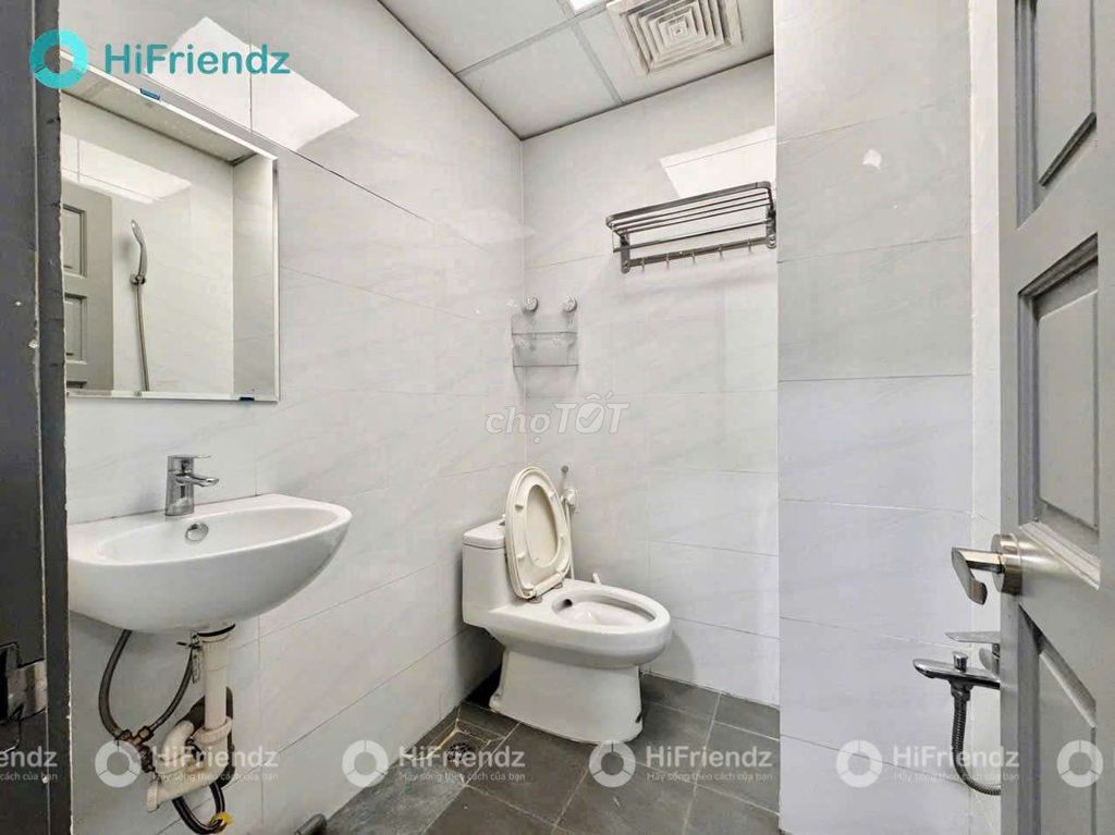 mini apartment in the shower, full elevator furniture. Free time.
