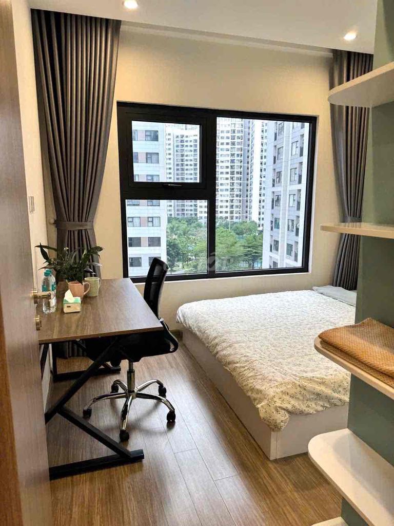 Rent a two bedroom. Three Vinhomes Grand Park. Nine for four million.