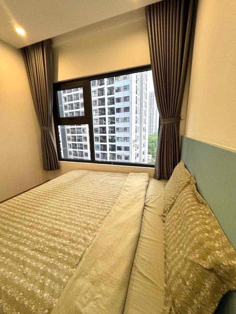 Rent a two bedroom. Three Vinhomes Grand Park. Nine for four million.