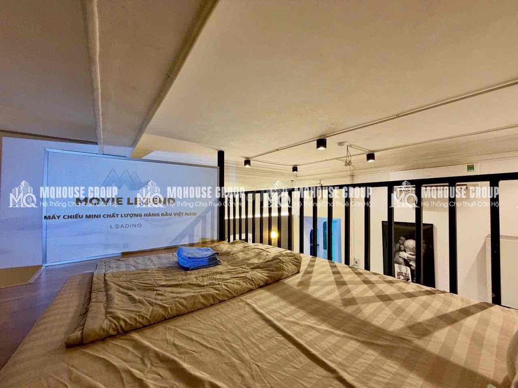 The full-in-house kitchen shelter is extremely open right at the Hoàng Văn Thụ.