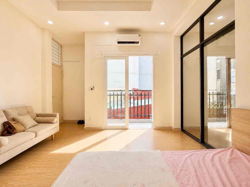A balcony bedroom - a nice spot right there, lady, in the first district.
