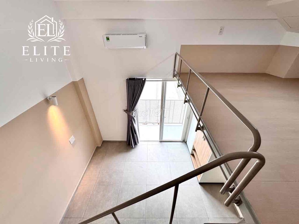 Rent the balcony service apartment right at the University of UJK Võ Văn Hát super-high.