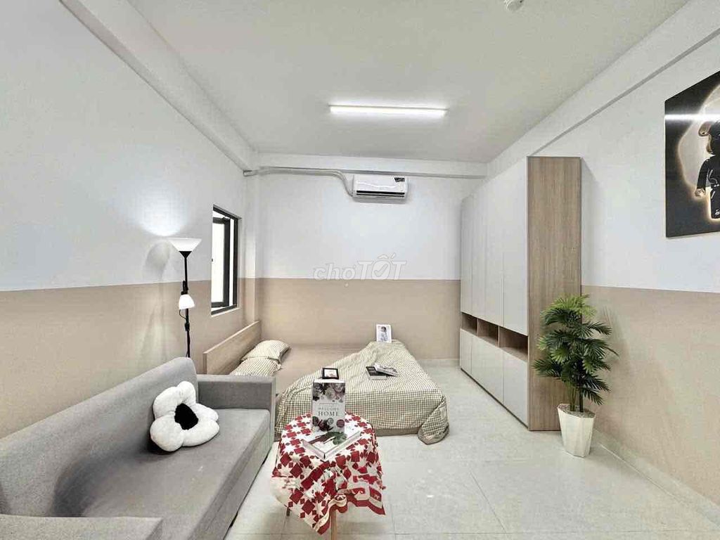 Opening the service apartment right now. Takes all the way totte mart.