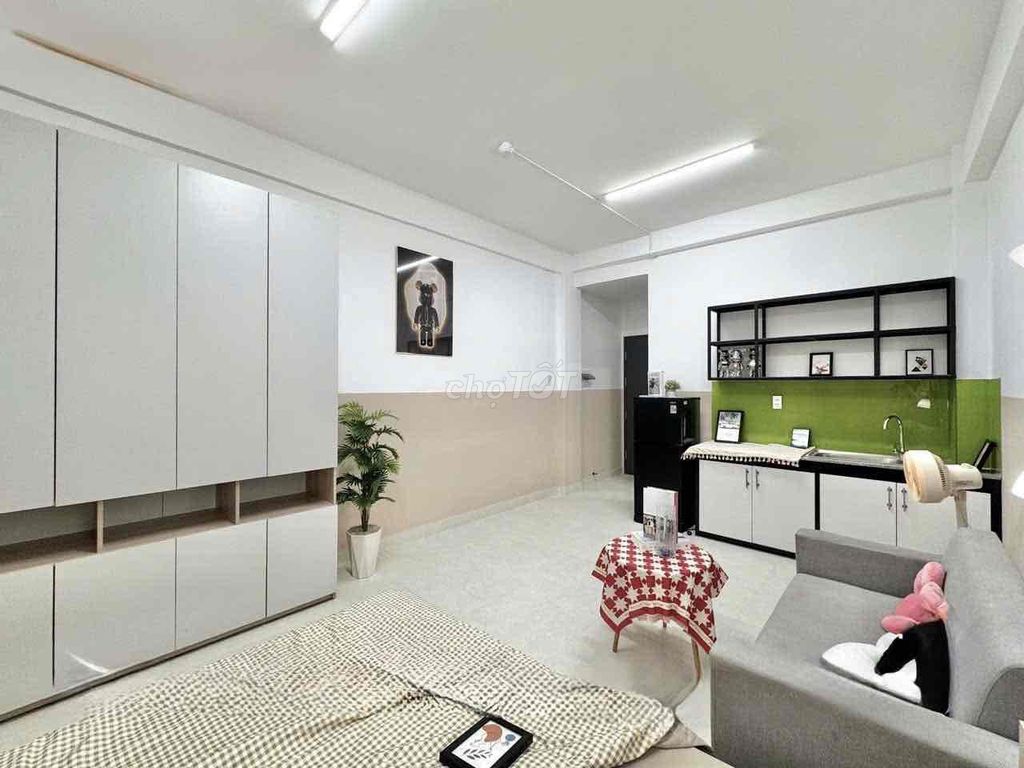 Opening the service apartment right now. Takes all the way totte mart.