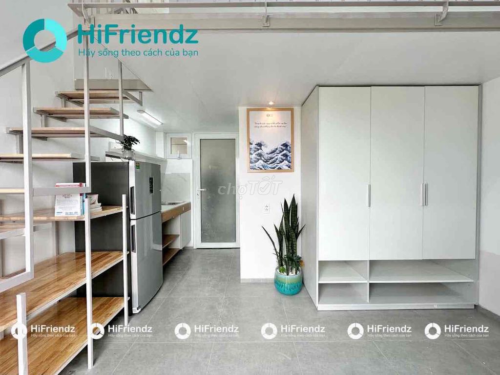 The service apartment is full of furniture with a Gtvt college balcony.