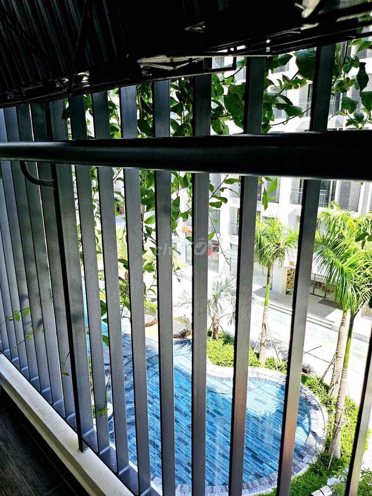 Rent three bedrooms, three Full toilets, 10 million furniture, near kran, college village.